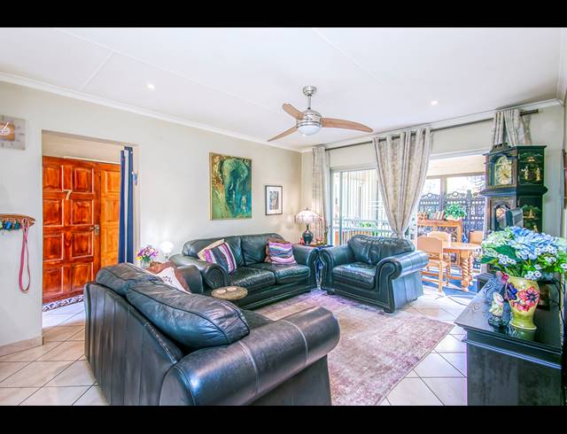 3 BEDROOM TOWNHOUSE FOR SALE IN HONEYDEW MANOR